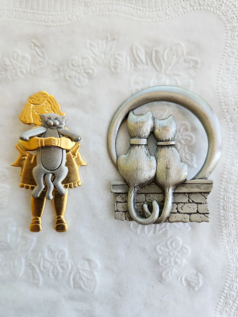 🐈‍⬛🐈 2 - JJ Jonette Vintage Cat Brooches - Gold & Silver Tone
